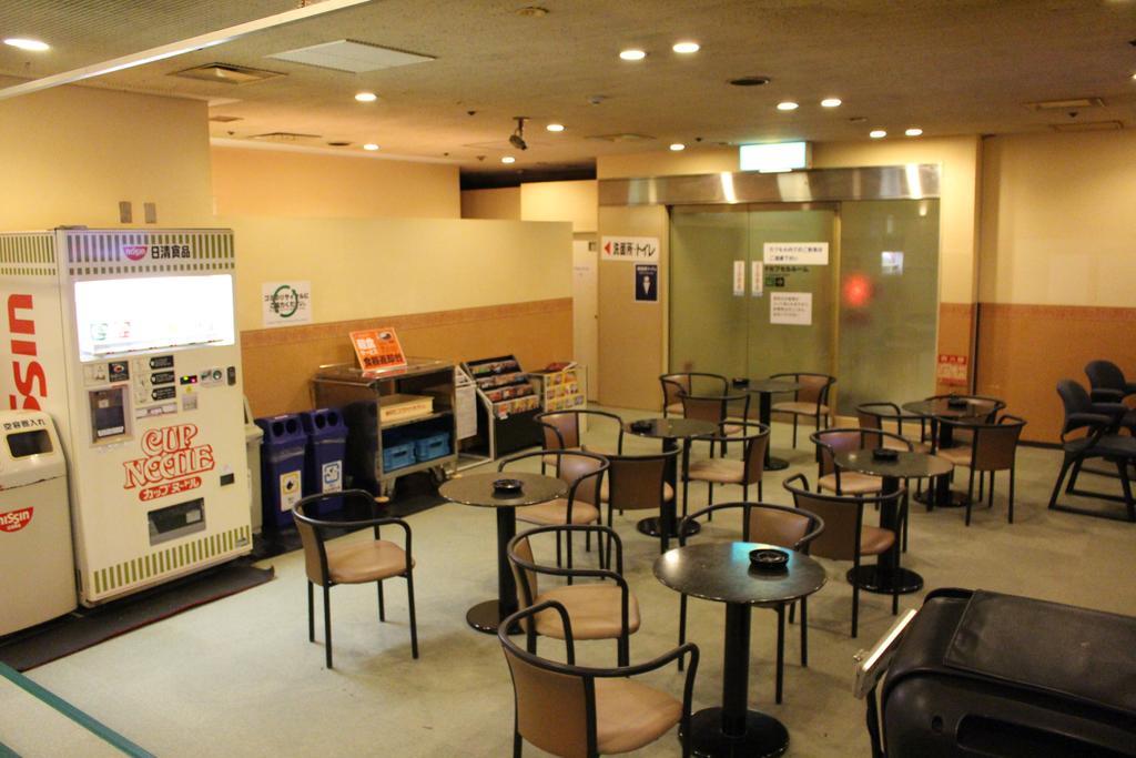 Capsule Hotel Asahi Plaza Shinsaibashi Osaka Buitenkant foto
