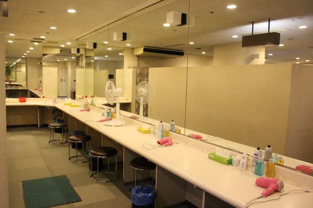 Capsule Hotel Asahi Plaza Shinsaibashi Osaka Buitenkant foto
