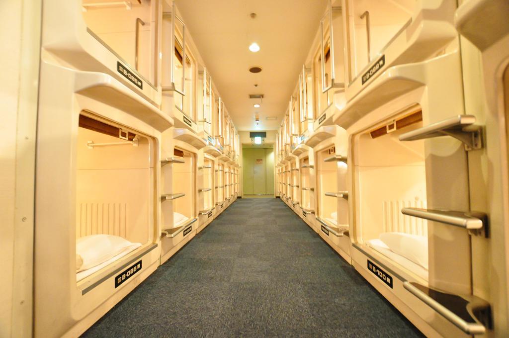 Capsule Hotel Asahi Plaza Shinsaibashi Osaka Buitenkant foto