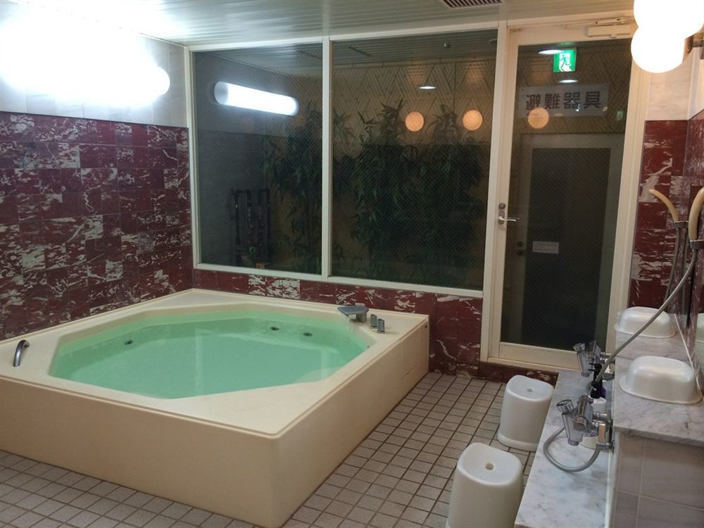 Capsule Hotel Asahi Plaza Shinsaibashi Osaka Buitenkant foto