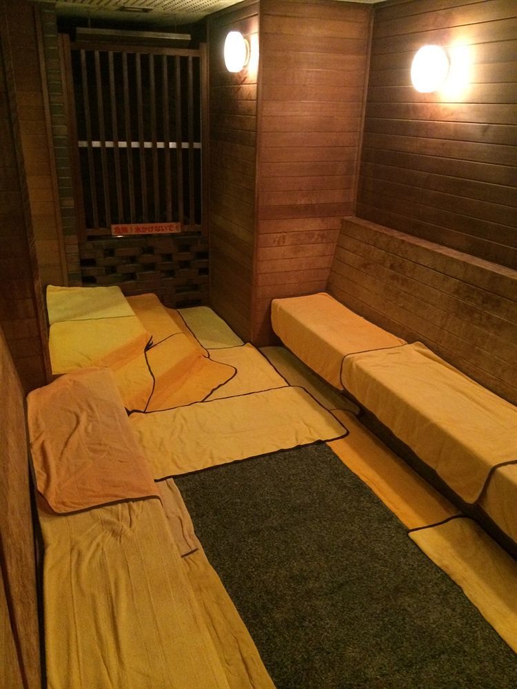 Capsule Hotel Asahi Plaza Shinsaibashi Osaka Buitenkant foto