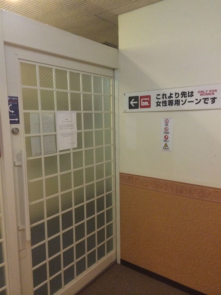 Capsule Hotel Asahi Plaza Shinsaibashi Osaka Buitenkant foto