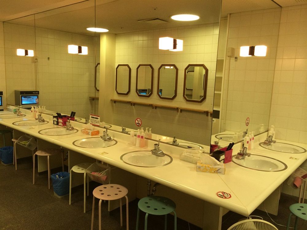 Capsule Hotel Asahi Plaza Shinsaibashi Osaka Buitenkant foto