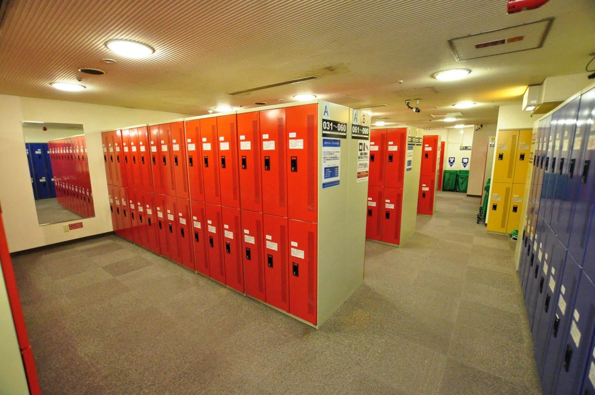 Capsule Hotel Asahi Plaza Shinsaibashi Osaka Buitenkant foto
