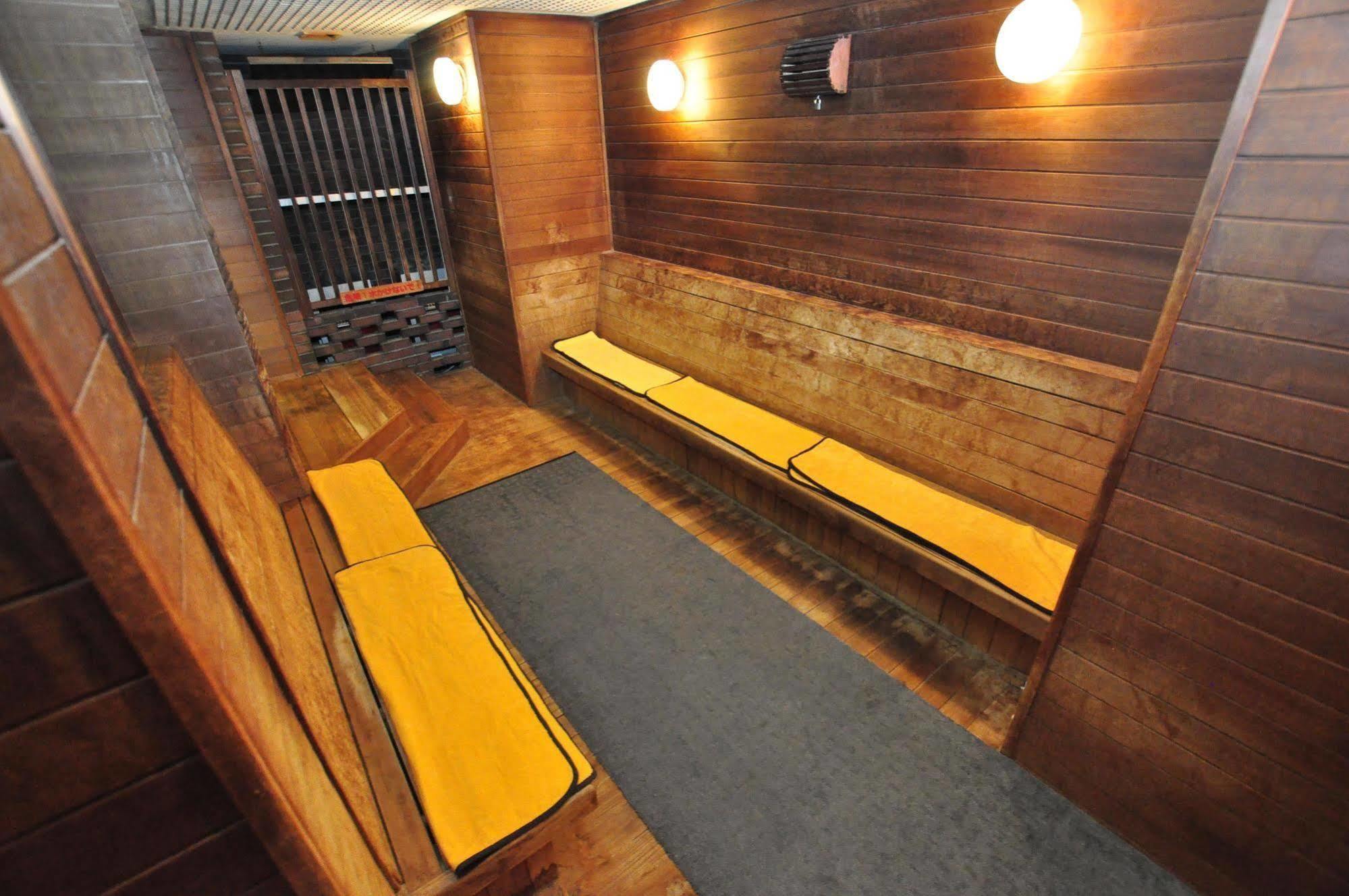Capsule Hotel Asahi Plaza Shinsaibashi Osaka Buitenkant foto