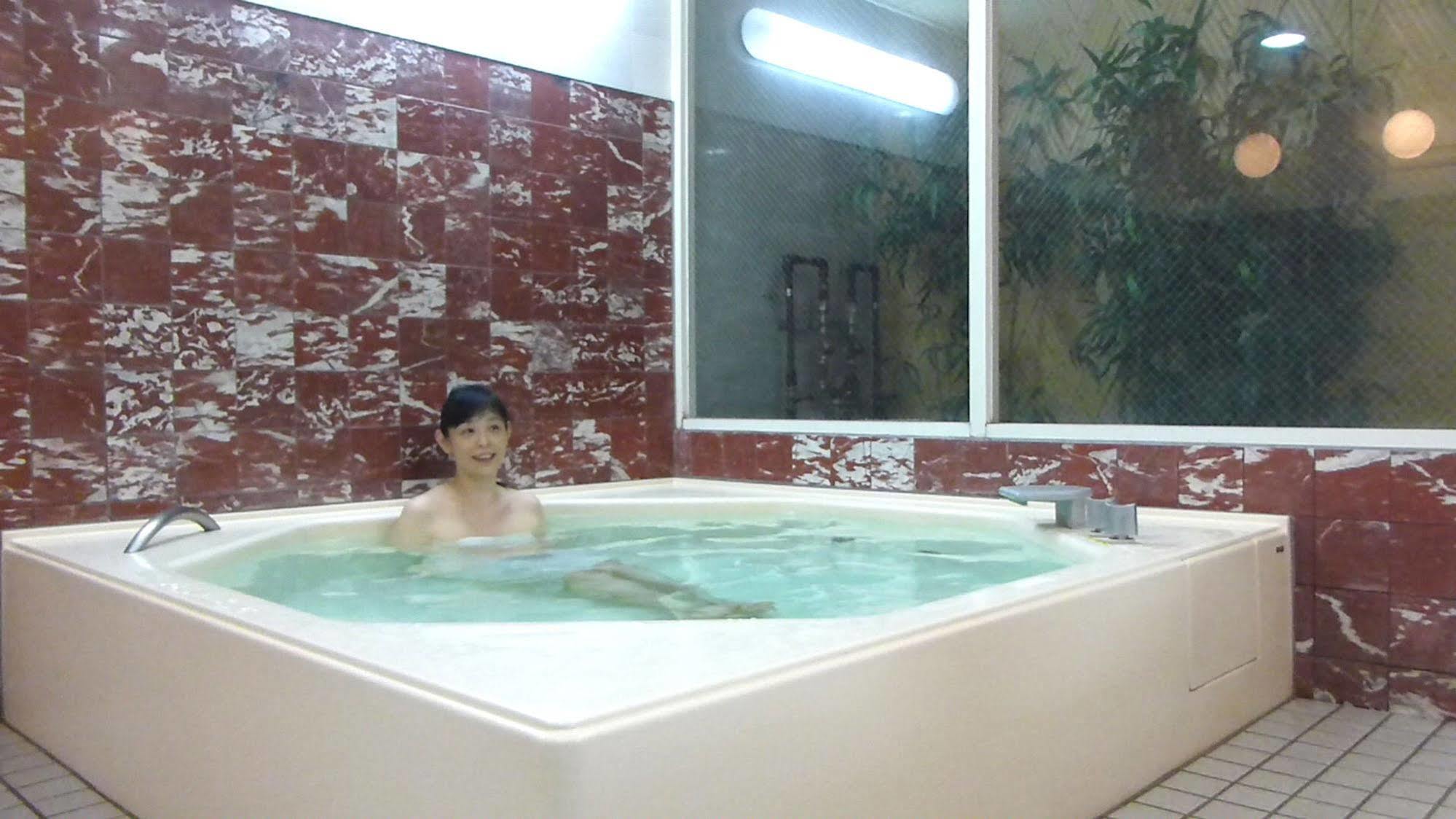 Capsule Hotel Asahi Plaza Shinsaibashi Osaka Buitenkant foto