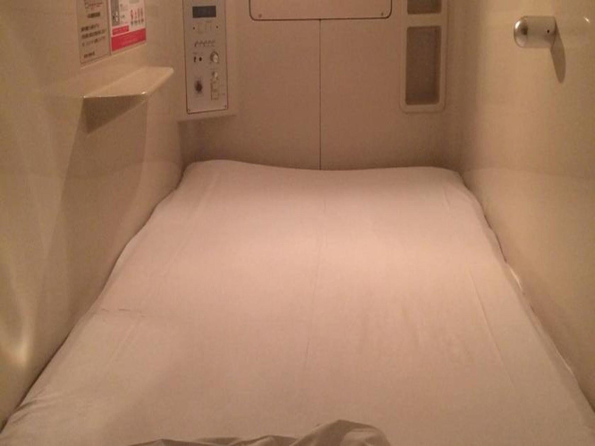 Capsule Hotel Asahi Plaza Shinsaibashi Osaka Buitenkant foto