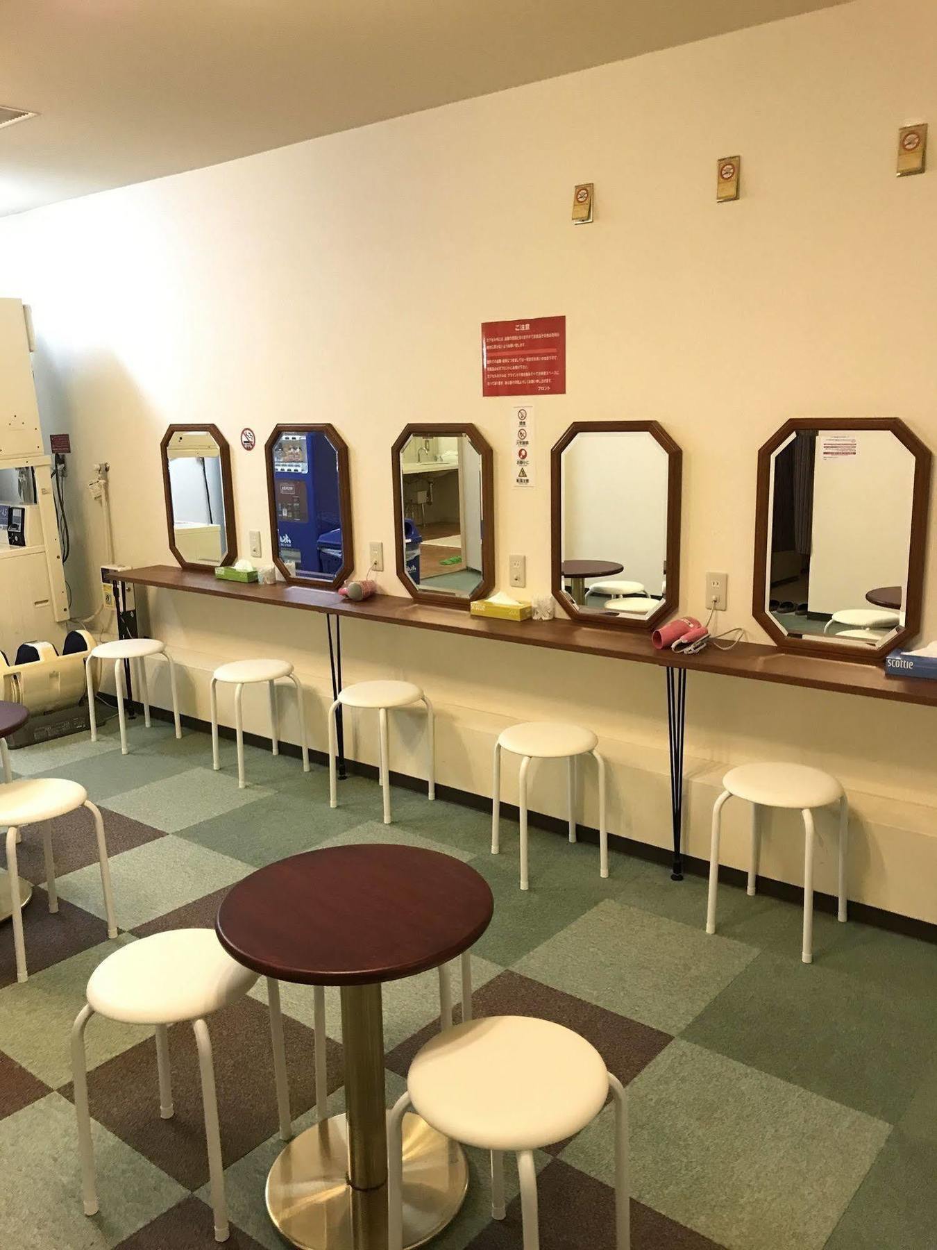 Capsule Hotel Asahi Plaza Shinsaibashi Osaka Buitenkant foto