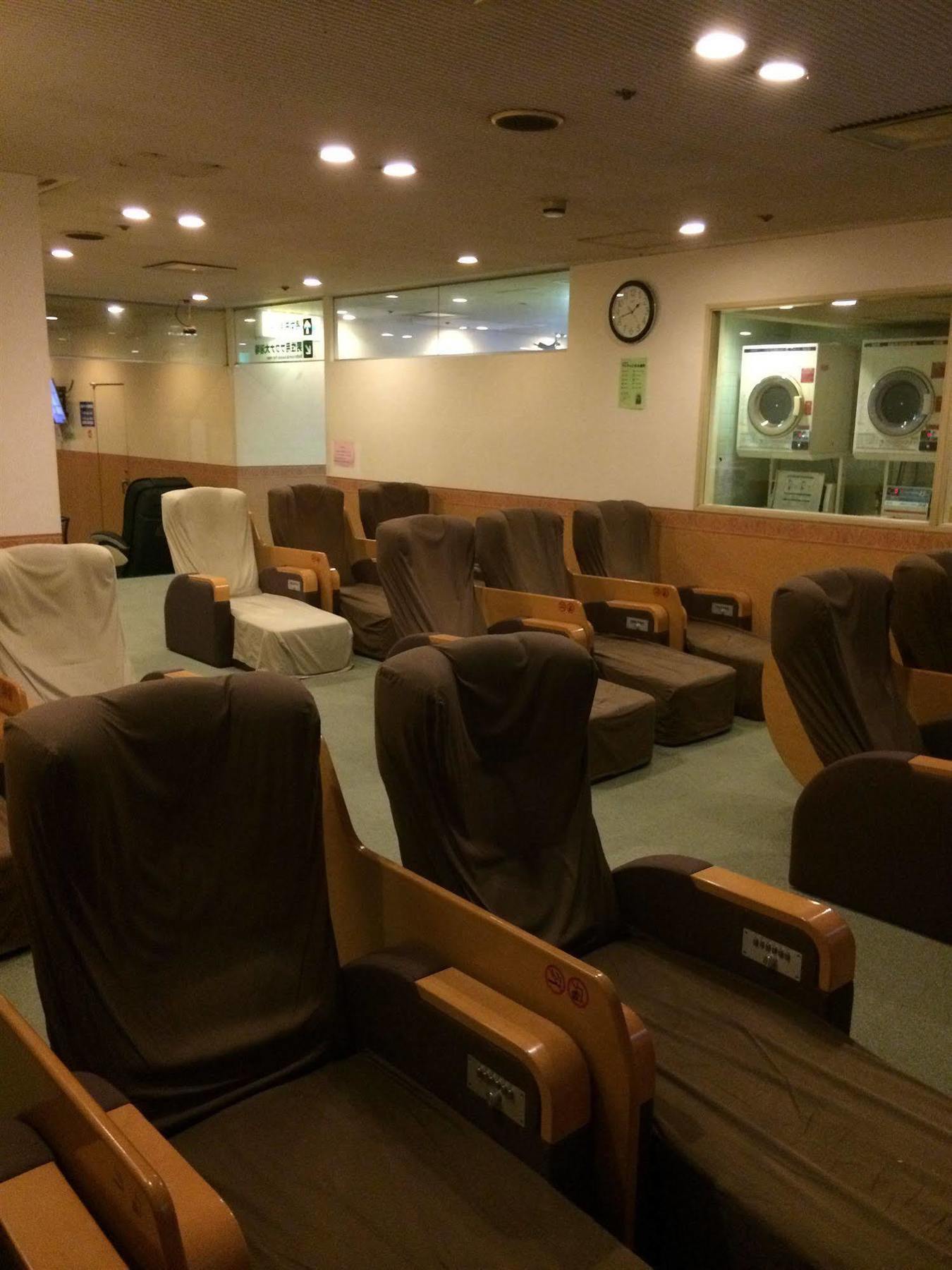 Capsule Hotel Asahi Plaza Shinsaibashi Osaka Buitenkant foto