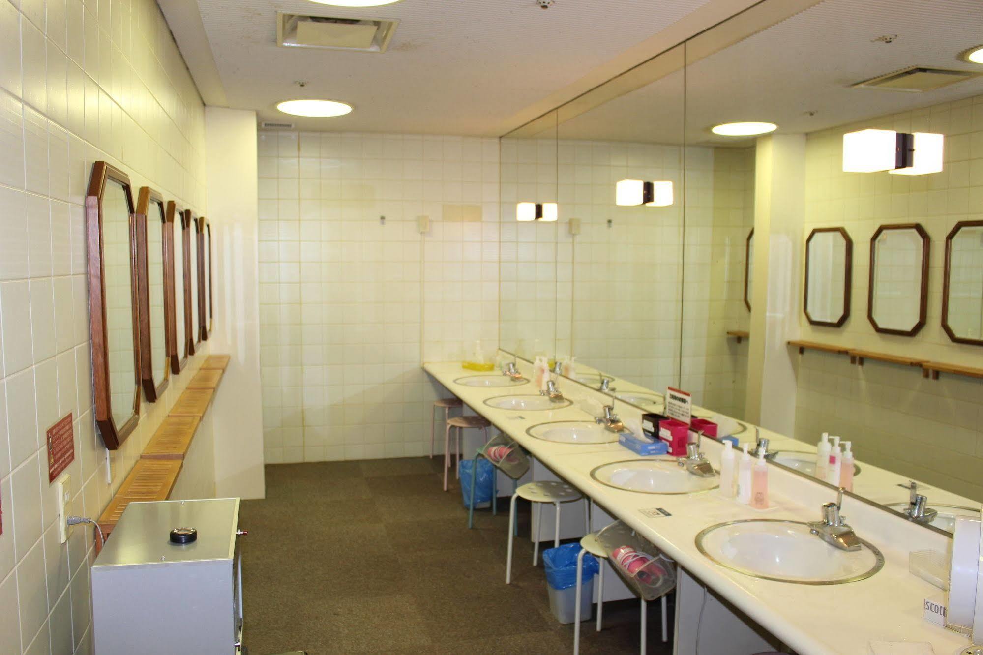 Capsule Hotel Asahi Plaza Shinsaibashi Osaka Buitenkant foto